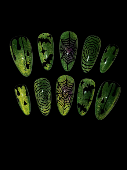 Creepin It Cute 💚🕸🕷🦇🖤