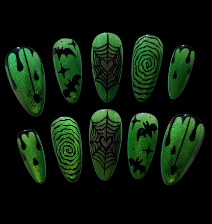 Creepin It Cute 💚🕸🕷🦇🖤
