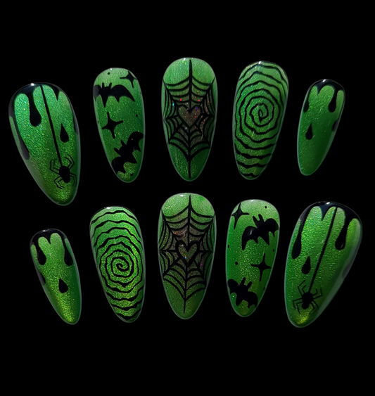 Creepin It Cute 💚🕸🕷🦇🖤